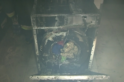 Incendiu intr-un bloc de elita din capitala. Locatarii dormeau si nu au simtit nimic. VIDEO Incendiu intr-un bloc de elita din capitala. Locatarii dormeau si nu au simtit nimic. VIDEO