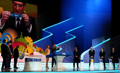 S-au tras grupele pentru Campionatul Mondial din Brazilia. Vezi cum au fost repartizate nationalele S-au tras grupele pentru Campionatul Mondial din Brazilia. Vezi cum au fost repartizate nationalele