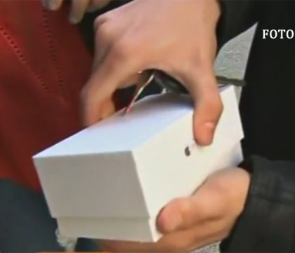 Ce a patit primul australian care si-a cumparat iPhone 6. Totul s-a intamplat sub ochii ingroziti a sute de oameni Ce a patit primul australian care si-a cumparat iPhone 6. Totul s-a intamplat sub ochii ingroziti a sute de oameni
