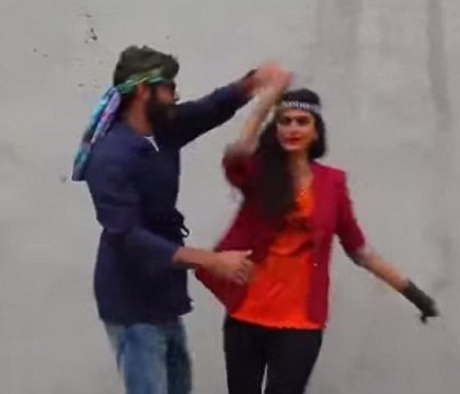 Sase tineri din Iran, condamnati la inchisoare pentru ca s-au filmat dansand pe melodia lui Pharrell, "Happy"