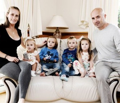 O femeie a nascut in mai putin de un an doua perechi de gemeni. "Nu credeam ca mai poate fi posibil la varsta mea" O femeie a nascut in mai putin de un an doua perechi de gemeni. "Nu credeam ca mai poate fi posibil la varsta mea"