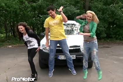 Isi fac de cap in timpul filmarilor. VEZI AICI cele mai haioase momente cu Andrei, Katalina si Diana Isi fac de cap in timpul filmarilor. VEZI AICI cele mai haioase momente cu Andrei, Katalina si Diana