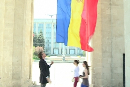 A disparut drapelul din Arcul de Triumf. Chirtoaca: "Nici nu stiu cum sa reactionez"