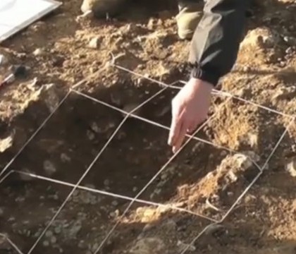 A facut una dintre cele mai mari descoperiri arheologice. Pentru a proteja comoara, barbatul a dormit 3 nopti in masina