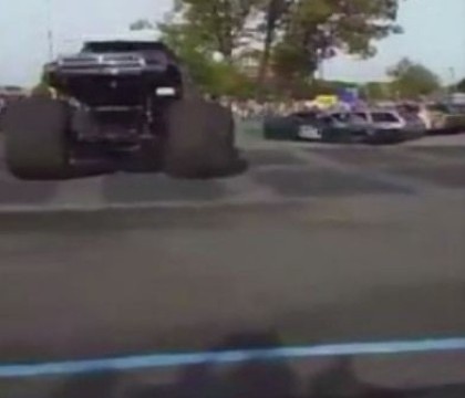 VIDEO. Imagini socante: si-au filmat propria moarte. Momentul in care un "monster truck" intra intr-un grup de spectatori