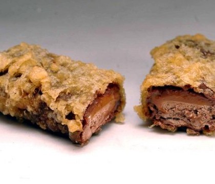 Cercetatori: Batonul de ciocolata Mars, prajit, consumat in Scotia, poate cauza un atac cerebral