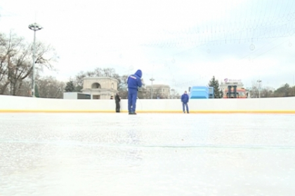 Amenajarea patinoarului din PMAN este pe ultima suta de metri. Cat va costa o ora pe gheata