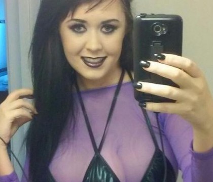 Cum arata tanarul pentru care a facut o obsesie "femeia cu trei sani".
Jasmine vrut sa-si scrie numele pe pieptul lui, cu un cutit Cum arata tanarul pentru care a facut o obsesie "femeia cu trei sani".
Jasmine vrut sa-si scrie numele pe pieptul lui, cu un cutit