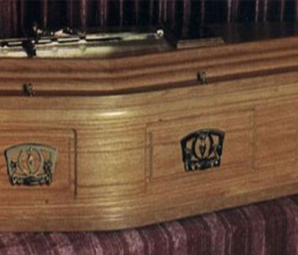 Barbatul omorat de propriul sicriu ori tanarul ucis de un sarut. Cele mai ciudate povesti din presa britanica Barbatul omorat de propriul sicriu ori tanarul ucis de un sarut. Cele mai ciudate povesti din presa britanica