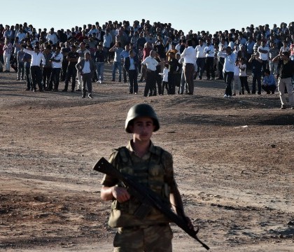 Batalia pentru Kobani. Orasul sirian, asediat de extremistii gruparii Stat Islamic. Turcia si-a aliniat armata la granita