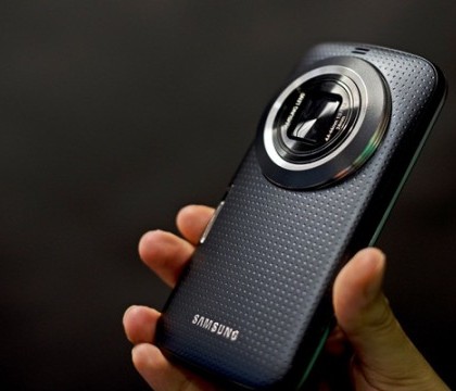 Samsung Galaxy K Zoom: Poate primul hibrid telefon - camera compacta care merita atentie