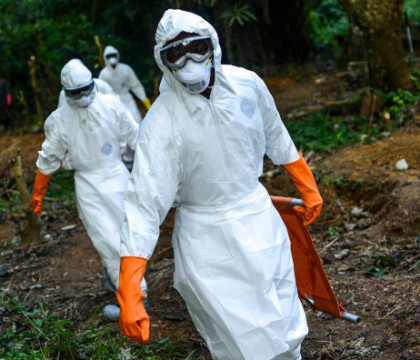 Rusia ar putea furniza trei vaccinuri impotriva Ebola in sase luni