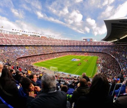 Gest impresionant al unui pilot de vanatoare. Si-a cerut iubita in casatorie pe stadion, in timpul unui meci de fotbal