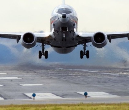 Pasagerii unui avion aflat la un kilometru altitudine au avut parte de o surpriza. Ce au vazut zburand pe langa aeronava Pasagerii unui avion aflat la un kilometru altitudine au avut parte de o surpriza. Ce au vazut zburand pe langa aeronava
