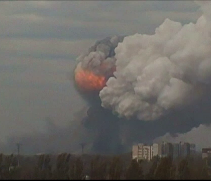 Explozie la o fabrica de cauciucuri din Donetsk. Deflagratia a intrerupt o conferinta de presa a separatistilor pro-rusi Explozie la o fabrica de cauciucuri din Donetsk. Deflagratia a intrerupt o conferinta de presa a separatistilor pro-rusi