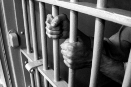 Un batran din Nisporeni a incercat sa ucida un politist, iar pentru asta va face 9 ani de inchisoare Un batran din Nisporeni a incercat sa ucida un politist, iar pentru asta va face 9 ani de inchisoare
