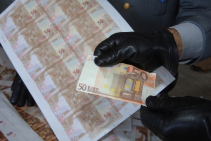 Cativa moldoveni vindeau EURO FALSI dupa o schema bine pusa la punct. Cum "lucrau" acestia