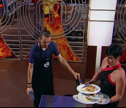 MASTERCHEF, SEZONUL 5. Pieptul de pui umplut le-a dat mari batai de cap concurentilor. Chef Patrizia a aruncat cinci farfurii MASTERCHEF, SEZONUL 5. Pieptul de pui umplut le-a dat mari batai de cap concurentilor. Chef Patrizia a aruncat cinci farfurii