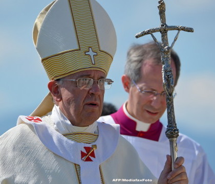 Papa Francisc: \'\'Teoria evolutiei si cea a Big Bangului sunt corecte. Dumnezeu nu este un magician cu o bagheta magica\'\'