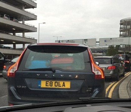 Imaginea care a ajuns viral pe net. Ce numar de inmatriculare are o masina care se indreapta spre aeroportul Heathrow Imaginea care a ajuns viral pe net. Ce numar de inmatriculare are o masina care se indreapta spre aeroportul Heathrow