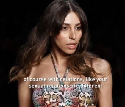 Este una dintre cele mai solicitate supermodele, dar chipul ei ascunde un tragic secret. Povestea ei e lectia tolerantei Este una dintre cele mai solicitate supermodele, dar chipul ei ascunde un tragic secret. Povestea ei e lectia tolerantei