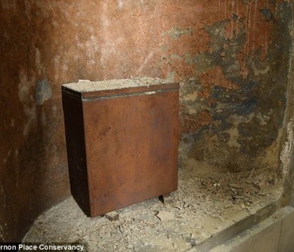 O "capsula a timpului", veche de 100 de ani, descoperita intr-un monument. Autoritatile americane se tem sa o deschida