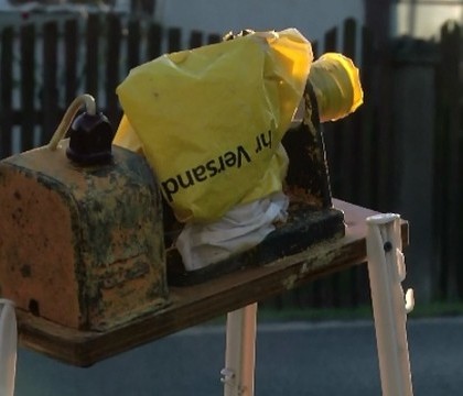 Ideea ingenioasa a unui polonez, suparat ca soferii gonesc cu viteza pe strada din fata casei sale Ideea ingenioasa a unui polonez, suparat ca soferii gonesc cu viteza pe strada din fata casei sale