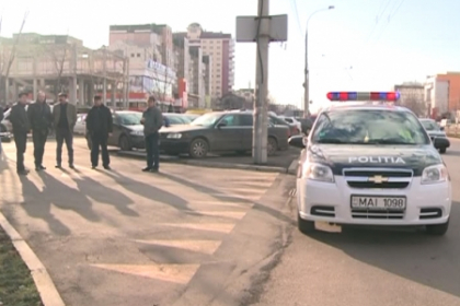 "NU era beat". Cat va plati pentru isprava sa soferul Porsche-ului urmarit de politie la Ciocana "NU era beat". Cat va plati pentru isprava sa soferul Porsche-ului urmarit de politie la Ciocana