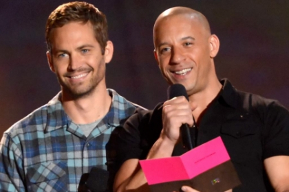Gestul emotionant al lui Vin Diesel pentru \'fratele\' Paul Walker. Filmul are peste 1 milion de like-uri Gestul emotionant al lui Vin Diesel pentru \'fratele\' Paul Walker. Filmul are peste 1 milion de like-uri