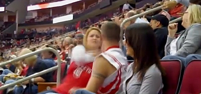 Umilinta incredibila pentru un fan la un meci din NBA! Ce s-a intamplat e desprins din filme: VIDEO Umilinta incredibila pentru un fan la un meci din NBA! Ce s-a intamplat e desprins din filme: VIDEO