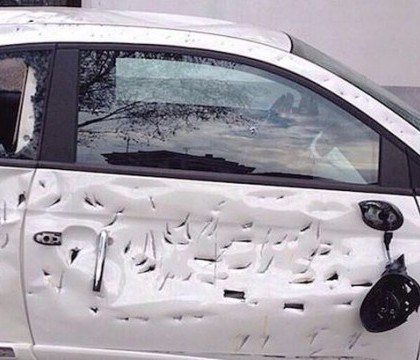 Un contabil italian si-a distrus masina cu un topor la cateva zile dupa ce a cumparat-o. Motivul bizar al gestului sau