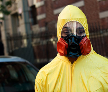 Desi mii de oameni au murit de Ebola, un barbat si-a injectat virusul mortal in organism. De ce a luat aceasta decizie Desi mii de oameni au murit de Ebola, un barbat si-a injectat virusul mortal in organism. De ce a luat aceasta decizie