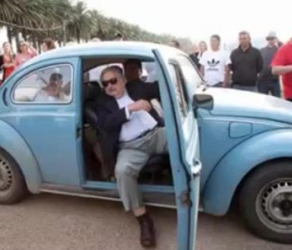 Jose Mujica, "cel mai sarac presedinte din lume", a primit o oferta de un milion de dolari pentru masina sa, un Beetle Jose Mujica, "cel mai sarac presedinte din lume", a primit o oferta de un milion de dolari pentru masina sa, un Beetle