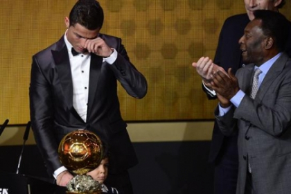 Au curs siroaie de lacrimi la desemnarea trofeului Balonul de Aur. Gala FIFA, plina de emotii Au curs siroaie de lacrimi la desemnarea trofeului Balonul de Aur. Gala FIFA, plina de emotii