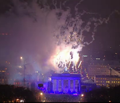 Moment istoric sarbatorit in Germania. Mii de baloane luminoase au marcat 25 de ani de la caderea Zidului Berlinului Moment istoric sarbatorit in Germania. Mii de baloane luminoase au marcat 25 de ani de la caderea Zidului Berlinului