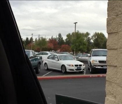 VIDEO. S-a chinuit patru minute sa parcheze si apoi a rugat un trecator sa o ajute. Filmarea de care a ras tot internetul VIDEO. S-a chinuit patru minute sa parcheze si apoi a rugat un trecator sa o ajute. Filmarea de care a ras tot internetul