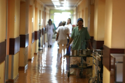 Ghetusul face victime in capitala. Zeci de oameni, la spital cu fracturi ale mainilor si picioarelor Ghetusul face victime in capitala. Zeci de oameni, la spital cu fracturi ale mainilor si picioarelor