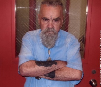 Charles Manson se va insura cu o femeie cu 54 de ani mai tanara. Cum arata viitoarea sotie a celui mai faimos criminal Charles Manson se va insura cu o femeie cu 54 de ani mai tanara. Cum arata viitoarea sotie a celui mai faimos criminal