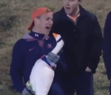 Moment amuzant la un meci de fotbal, in SUA. Gestul unui suporter infocat i-a amuzat teribil pe comentatori - VIDEO Moment amuzant la un meci de fotbal, in SUA. Gestul unui suporter infocat i-a amuzat teribil pe comentatori - VIDEO