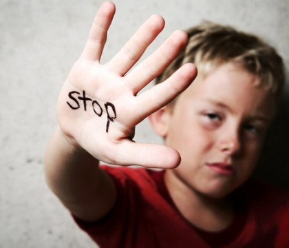 Moment groaznic intr-o scoala din Polonia. O profesoara a strans de gat un elev care avea o criza de epilepsie Moment groaznic intr-o scoala din Polonia. O profesoara a strans de gat un elev care avea o criza de epilepsie