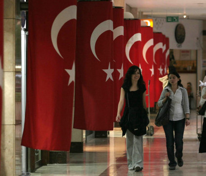 Alerta cu bomba intr-un mall din Turcia. Dispozitivul artizanal a fost dezamorsat de politisti Alerta cu bomba intr-un mall din Turcia. Dispozitivul artizanal a fost dezamorsat de politisti