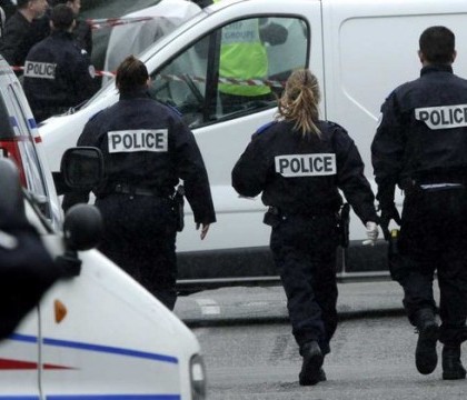 Porneste girofarul si trece de semafor: Cum a fost surprinsa o masina a MAI in trafic. VIDEO