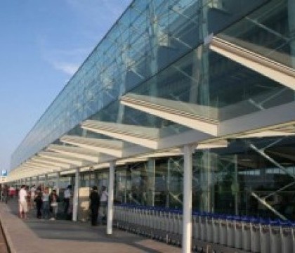 Suspect de terorism, arestat pe un aeroport din Italia, la o poarta de imbarcare spre Romania Suspect de terorism, arestat pe un aeroport din Italia, la o poarta de imbarcare spre Romania