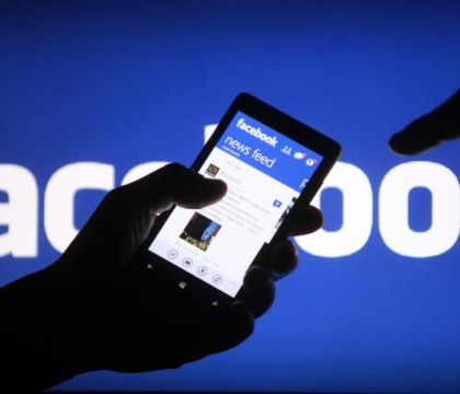 Momentele de groaza de care a avut parte o fata dupa ce si-a pus pe Facebook ca e intr-o relatie Momentele de groaza de care a avut parte o fata dupa ce si-a pus pe Facebook ca e intr-o relatie