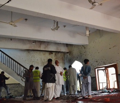 Atentat sangeros in Pakistan. Cel putin 40 de oameni au murit in timp ce se rugau intr-o moschee Atentat sangeros in Pakistan. Cel putin 40 de oameni au murit in timp ce se rugau intr-o moschee