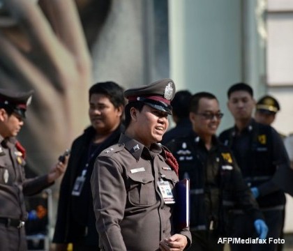 Momente de panica in capitala Thailandei. Doua bombe au explodat la intrarea unui mall aglomerat din Bangkok Momente de panica in capitala Thailandei. Doua bombe au explodat la intrarea unui mall aglomerat din Bangkok