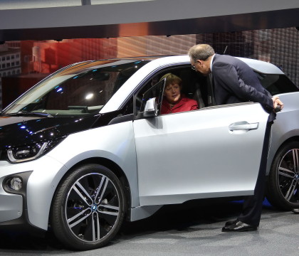 Peste 2 milioane de masini BMW pot fi deschise folosind doar un TELEFON. Ce modele sunt afectate de aceasta problema