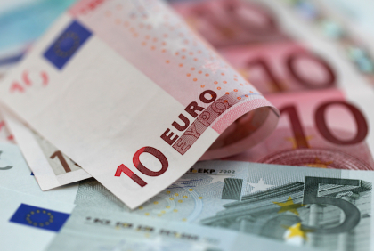 Euro a scazut sub 19 lei. Ce curs afiseaza bancile comerciale. FOTO