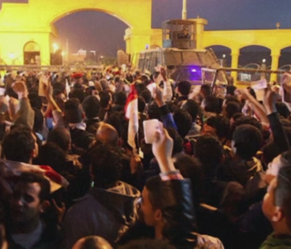 Violente in Egipt. Cel putin 30 de fani au murit la Cairo, prima liga egipteana a fost suspendata Violente in Egipt. Cel putin 30 de fani au murit la Cairo, prima liga egipteana a fost suspendata