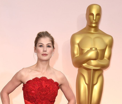 "Secretele" din spatele Premiilor Oscar. Cat se lucreaza la realizarea unei singure statuete si motivul pentru care poarta acest nume "Secretele" din spatele Premiilor Oscar. Cat se lucreaza la realizarea unei singure statuete si motivul pentru care poarta acest nume